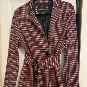 Plaid blazer with button and adjustable belt